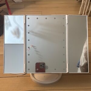 Illuminated Tri-Fold Vanity Mirror || Practically NEW!! ||